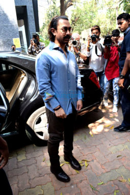 Aamir Khan launches Manjeet Hirani's book 'How To Be Human'