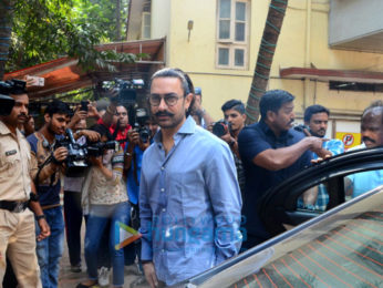 Aamir Khan launches Manjeet Hirani's book 'How To Be Human'