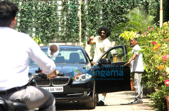 aditya roy kapur and shahid kapoor snapped at the gym in bandra 1