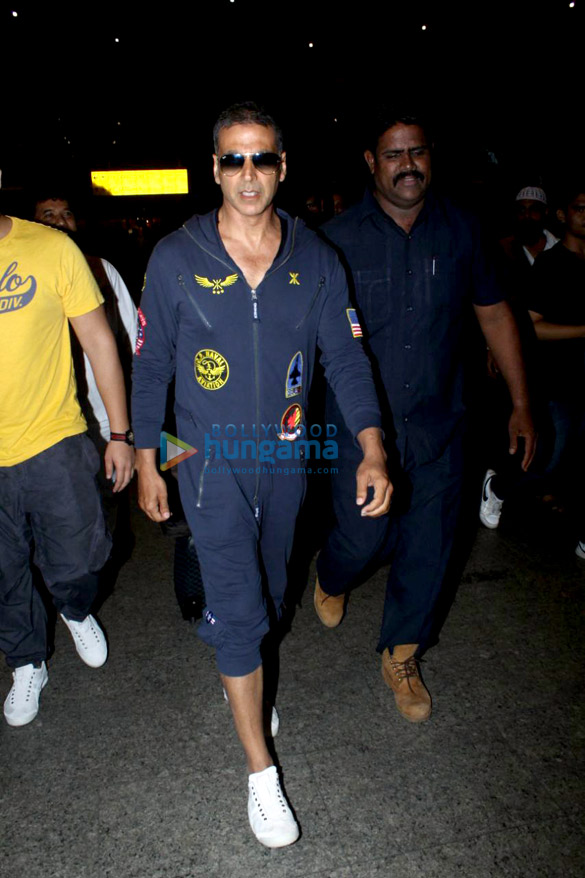 akshay kumar and twinkle khanna snapped at the airport 1