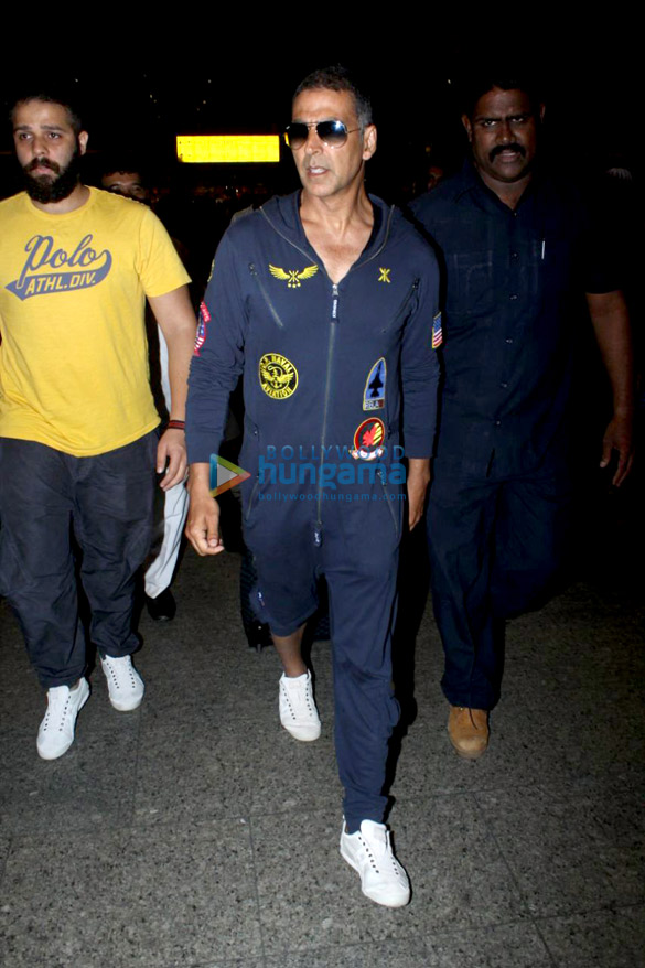 akshay kumar and twinkle khanna snapped at the airport 3