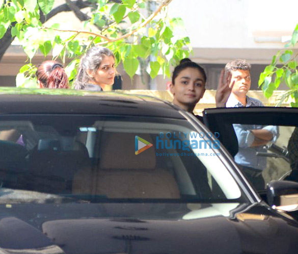 alia bhatt spotted at the gym in bandra 2