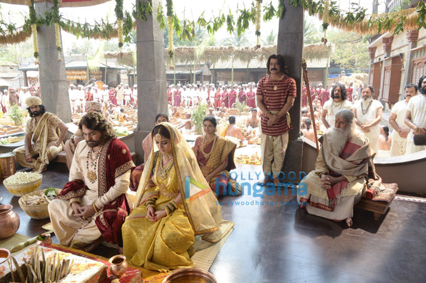 Amitabh Bachchan shares his intense looks as he begins shooting for Chiranjeevi's Sye Raa Narasimha Reddy