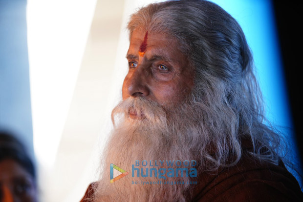 Amitabh Bachchan shares his intense looks as he begins shooting for Chiranjeevi's Sye Raa Narasimha Reddy