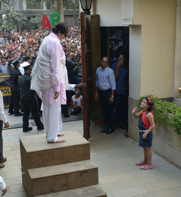 Amitabh Bachchan shares pictures of a young girl who braved the crowd and snuck into his house
