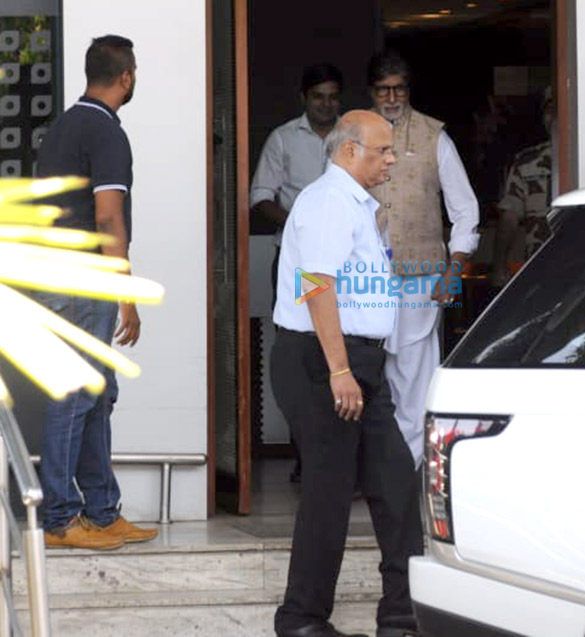 Amitabh Bachchan snapped returning from Jodhpur Amitabh Bachchan snapped returning from Jodhpur