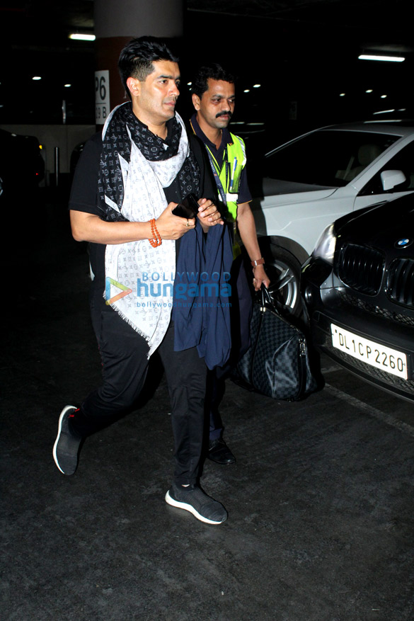 anil kapoor yami gautam and others snapped at the airport 5 2
