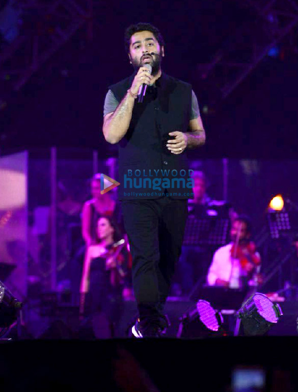 arijit singh gives an electrifying performance at his concert 1