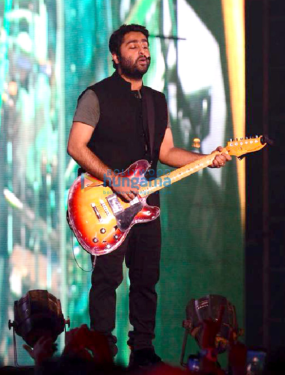 arijit singh gives an electrifying performance at his concert 3