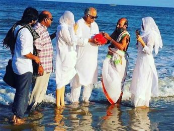 Boney Kapoor, daughters Janhvi Kapoor and Khushi Kapoor immerse Sridevi’s ashes in Rameswaram Boney Kapoor, daughters Janhvi Kapoor and Khushi Kapoor immerse Sridevi’s ashes in Rameswaram