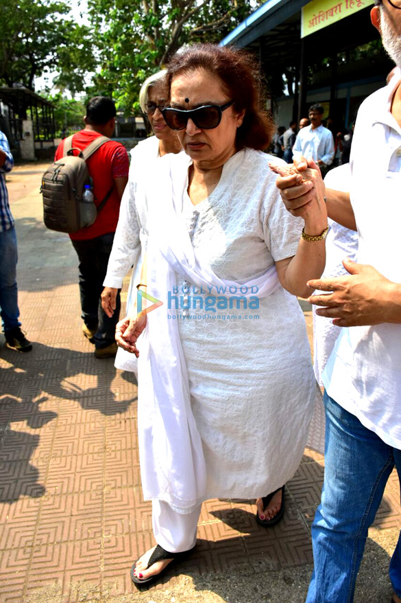 celebs attend the funeral of veteran actress shammi 3