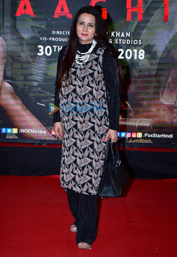 celebs attend the premiere of baaghi 2 11
