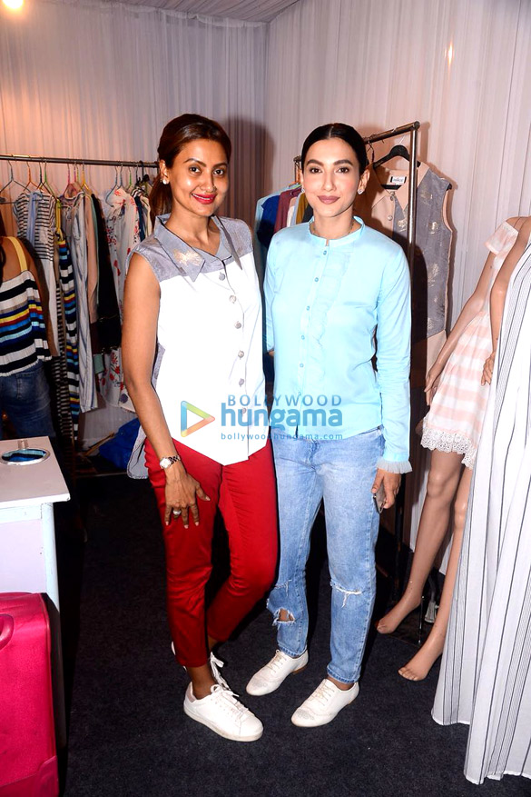 celebs grace pernia qureshis pop up show held at mahalaxmi 2