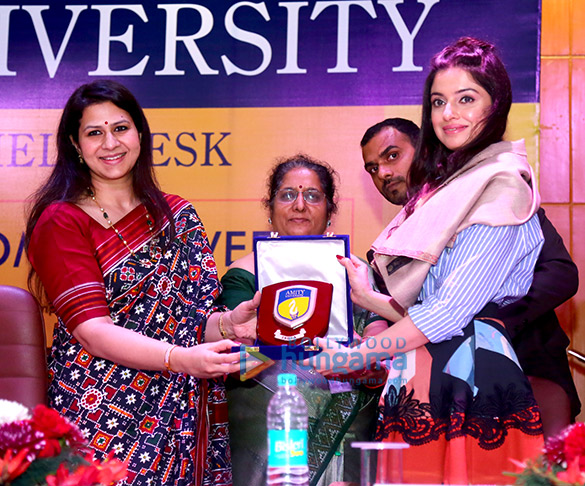 divya khosla kumar rallies audience on female hygiene at she wings international womens week conference 1