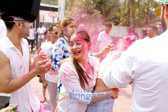 ekta kapoor hardik pandya and others at holi invasion party 4