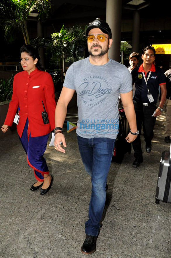 emraan hashmi snapped at the airport 4 3