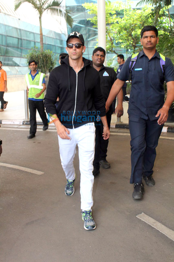 esha gupta hrithik roshan and others snapped at the airport 2