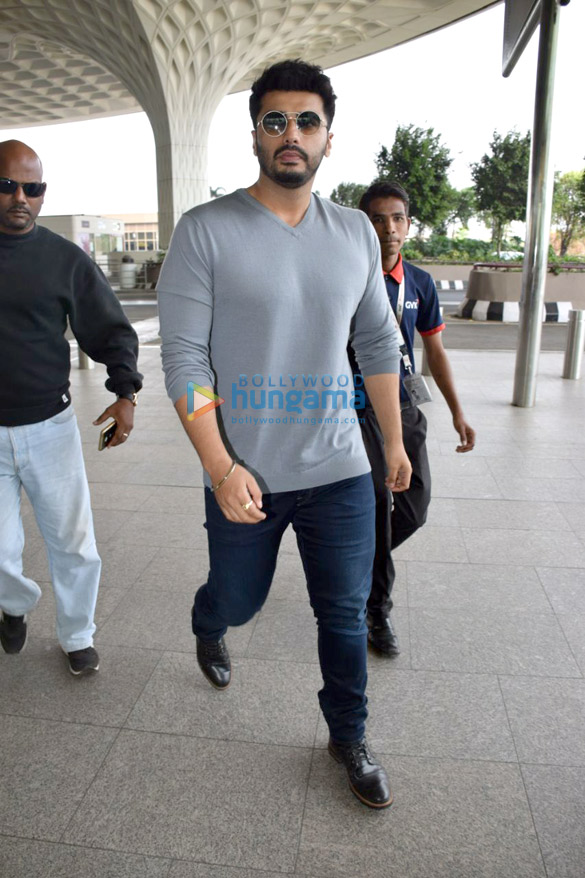 esha gupta hrithik roshan and others snapped at the airport2