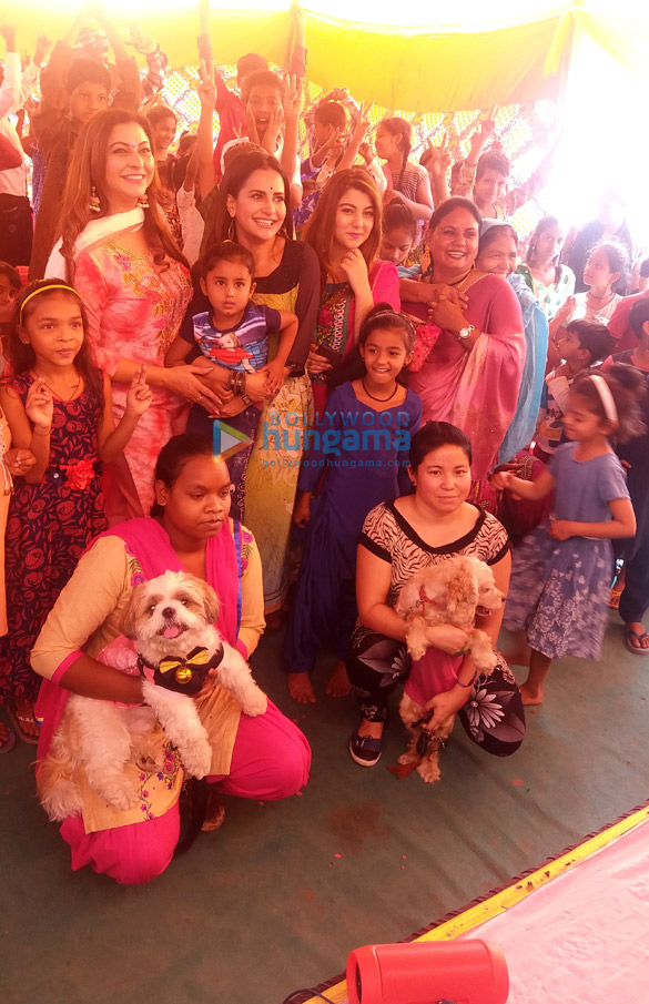 gurpreet kaur chadda and liza malik celebrate gudi padwa with underprivileged kids 2
