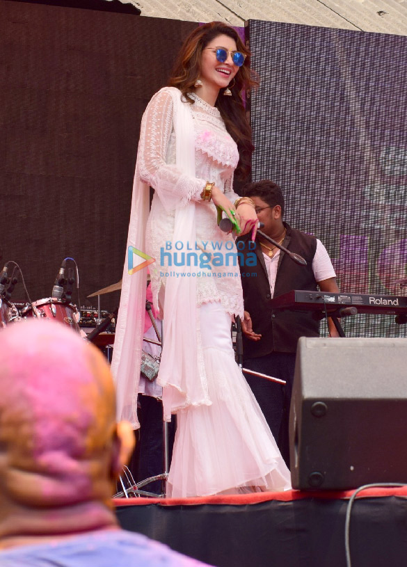 huma urvashi manish grace the zoom holi party 2018 1