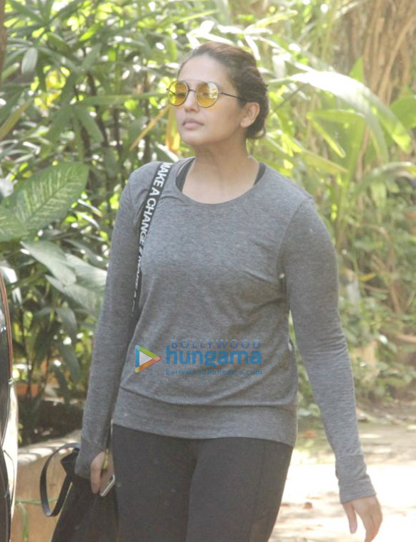 huma qureshi snapped in bandra 7