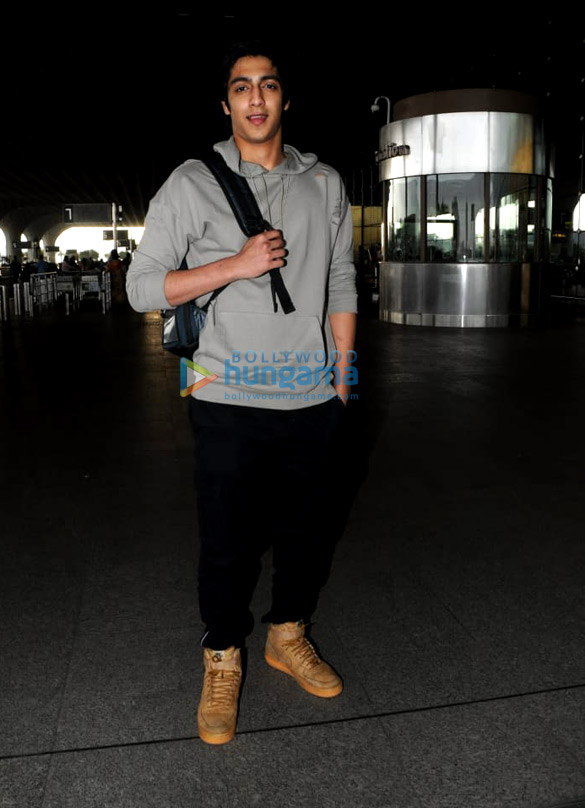 ileana dcruz and ahaan panday snapped at the airport 6