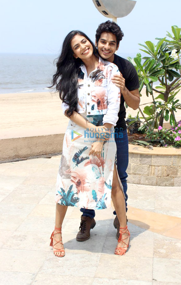 ishaan khattar and malavika mohanan snapped at sun n sand hotel in juhu 6