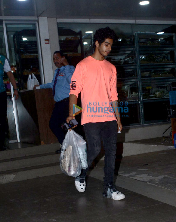 ishaan khatter snapped in juhu 3
