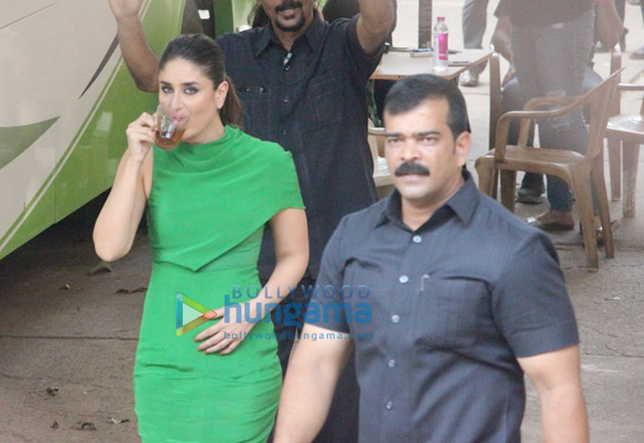 kareena kapoor khan snapped with her son taimur ali khan at mehboob studio in bandra 1