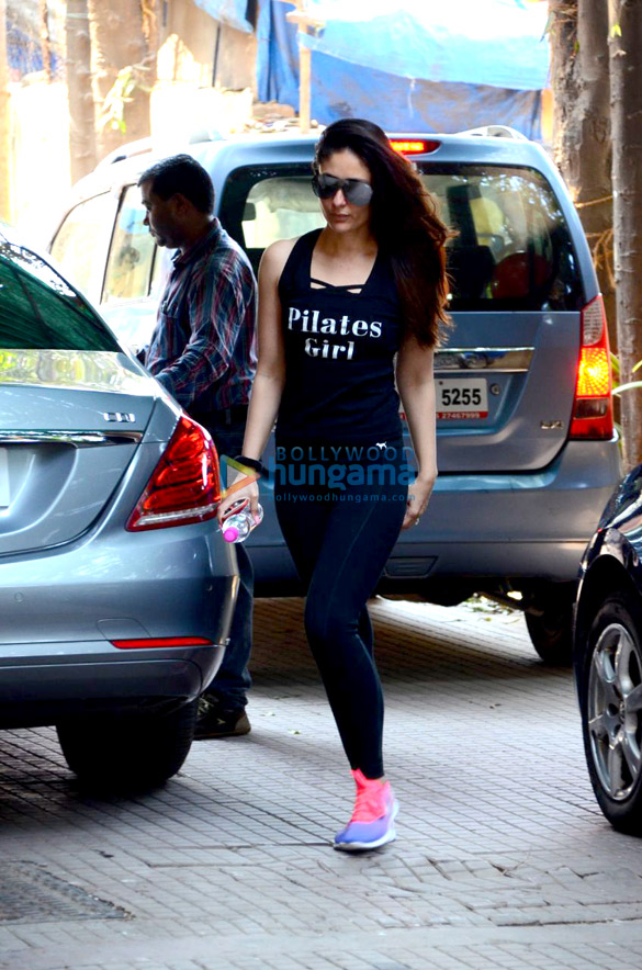 kareena kapoor khan spotted outside the gym in bandra 4 3