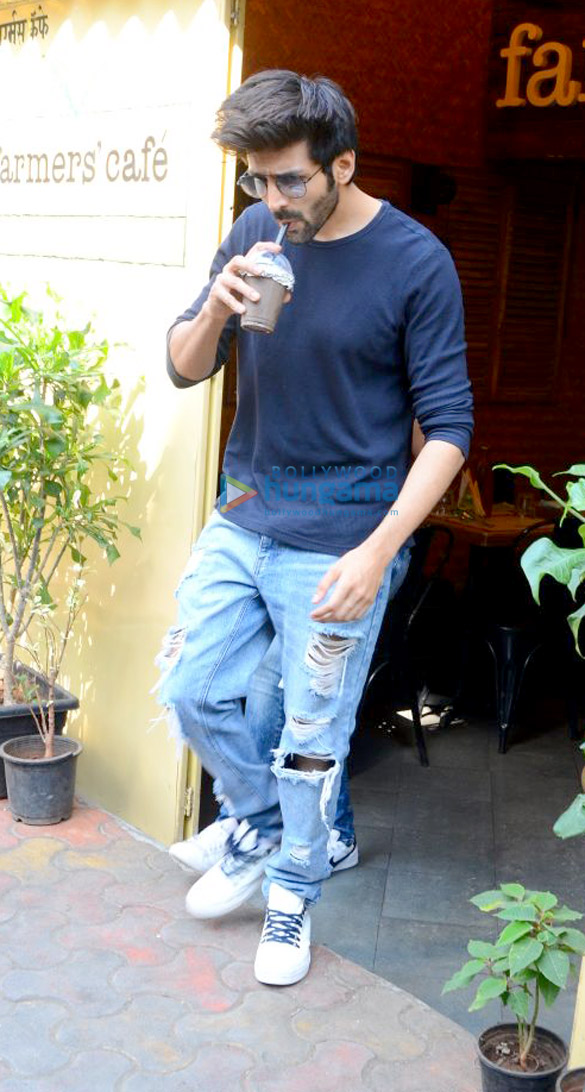 kartik aaryan and adah sharma spotted at farmers cafe in bandra 3