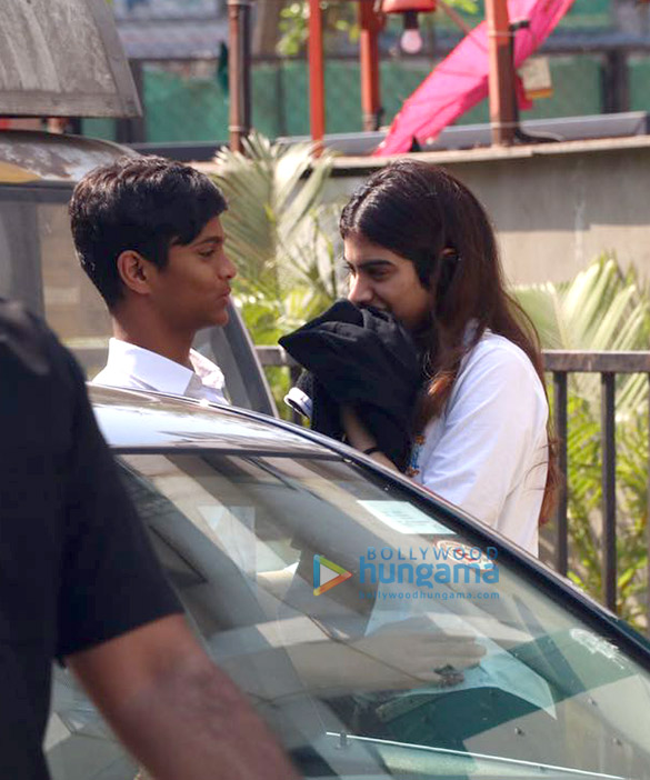 khushi kapoor snapped with her boyfriend 2