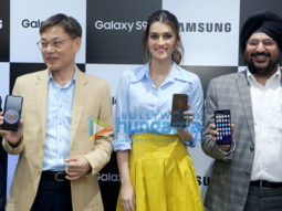 Kriti Sanon launches Samsung S9 mobile phone