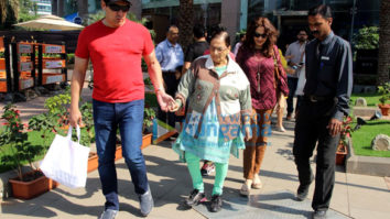 Madhuri Dixit, Manyata Dutt with family spotted at Yauatcha, BKC
