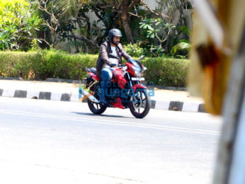 Mahendra Singh Dhoni snapped as he takes a ride in Bandra