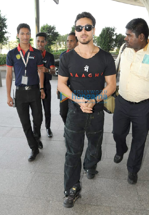 malaika arora kartik aaryan and others snapped at the airport4 2