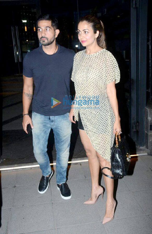 malaika arora and amrita arora snapped at yauatcha in bandra 3