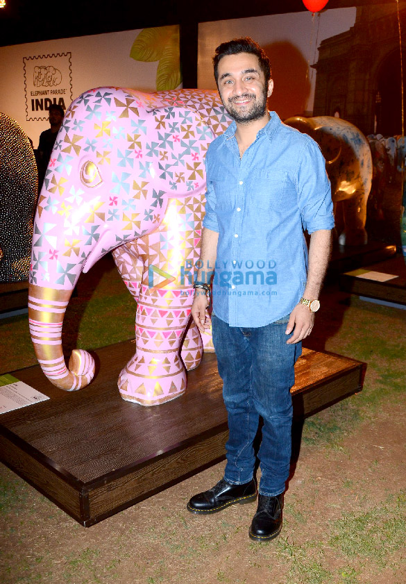 nushrat barucha sophie choudry kiara advani and manish malhotra snapped at help the hathi campaign event 6