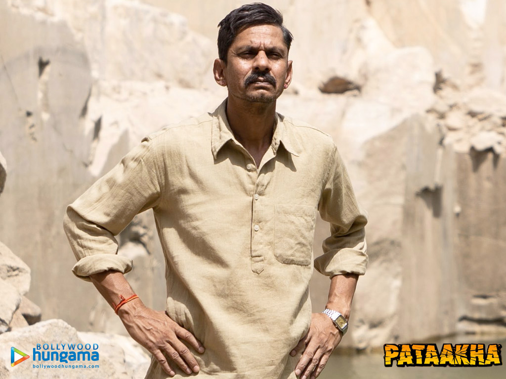 Pataakha full movie 2018 best sale