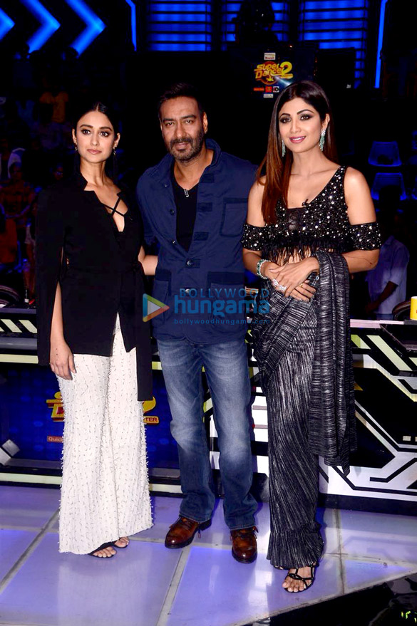 raid stars ajay devgn and ileana dcruz snapped with shilpa shetty on super dancer 2 sets 5