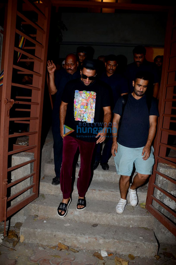 ranveer singh snapped post shooting for gully boy in bandra 2