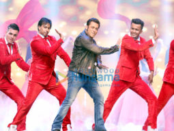 Salman Khan, Katrina Kaif, Sonakshi Sinha and others snapped at Da-Bangg Tour in Pune