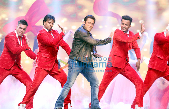Salman Khan, Katrina Kaif, Sonakshi Sinha and others snapped at Da-Bangg Tour in Pune
