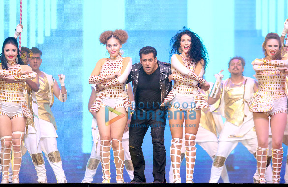 salman khan katrina kaif and others at da bangg the tour pune 3