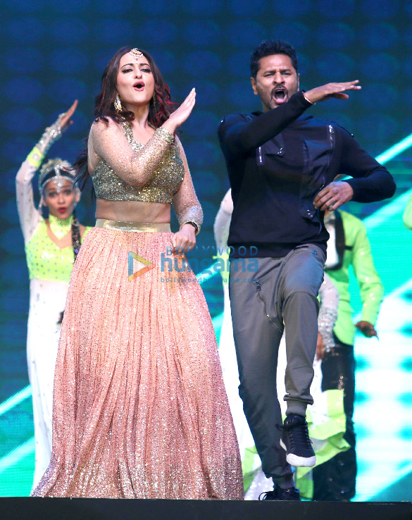 salman khan katrina kaif and others at da bangg the tour pune 4