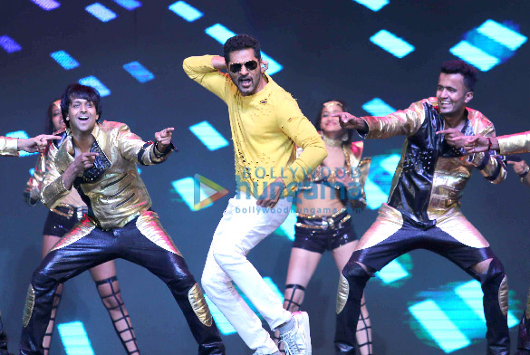 salman khan katrina kaif and others at da bangg the tour pune 8
