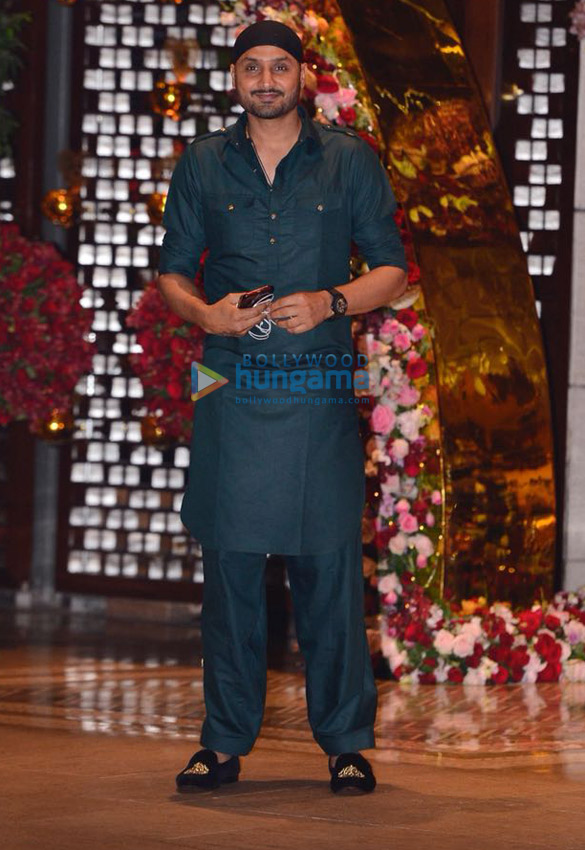 shah rukh khan katrina kaif karan johar and others snapped at akash ambani and shloka mehtas pre engagement 9