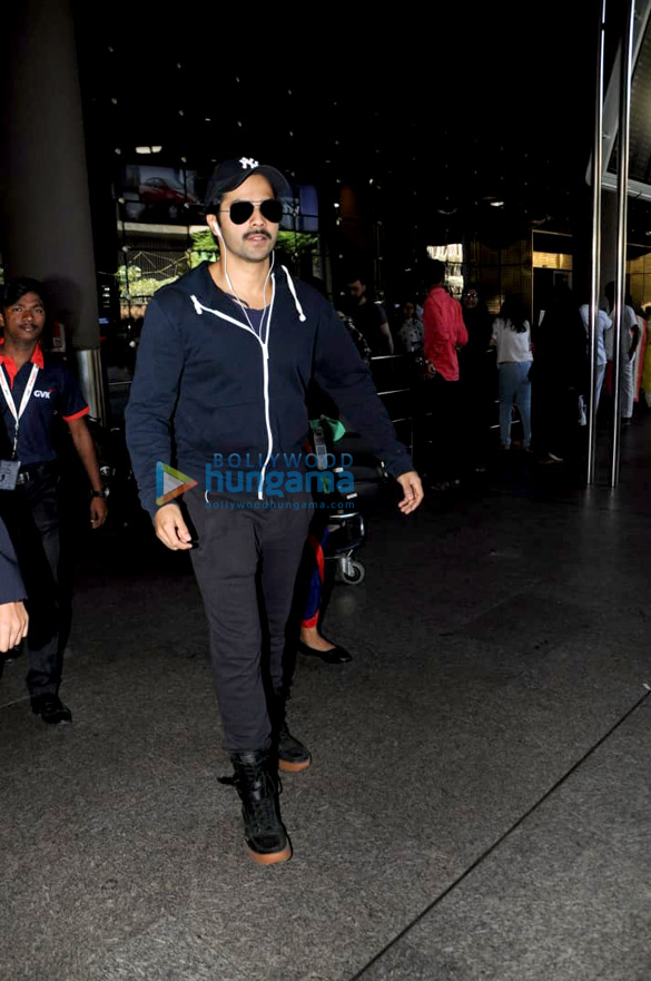 shahid kapoor and mira rajput snapped at the airport 8