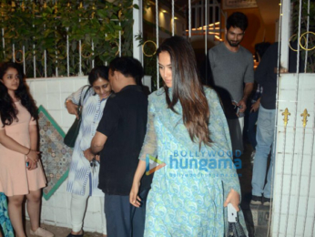 Shahid Kapoor and Mira Rajput snapped with brother Ishaan Khatter in Juhu