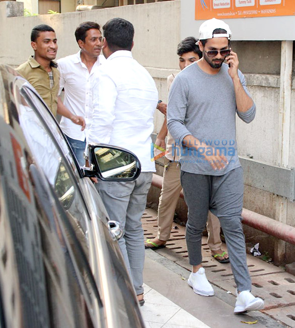 shahid kapoor and mira rajput spotted outside a clinic 1
